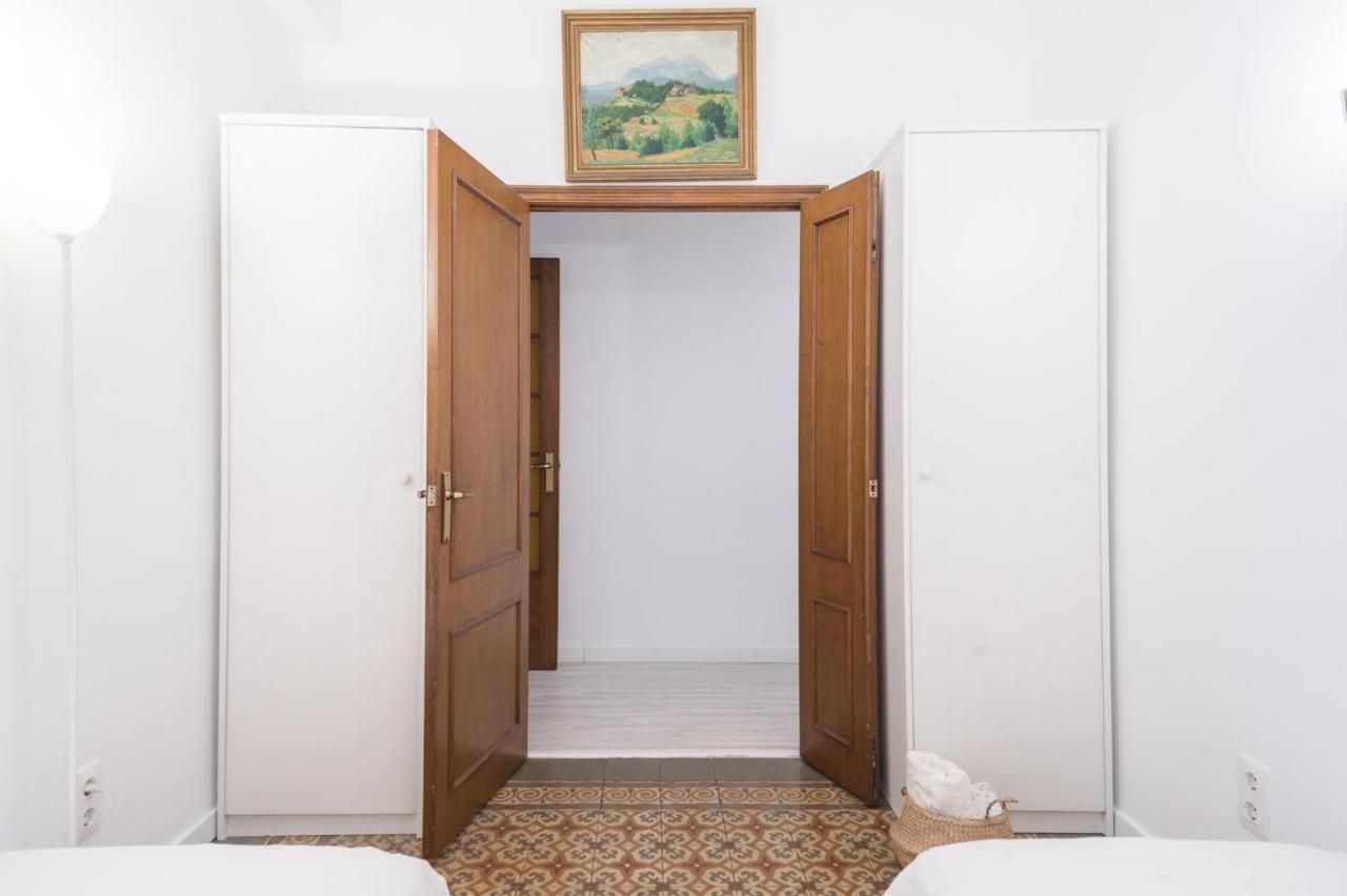 Spacious 3 Bed Apt In The Heart Of Sant Antoni Barcelona Exterior photo