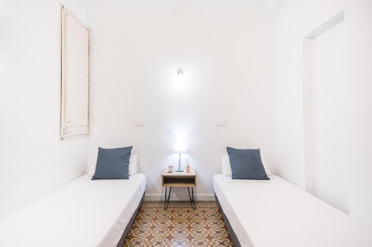 Spacious 3 Bed Apt In The Heart Of Sant Antoni Barcelona Exterior photo