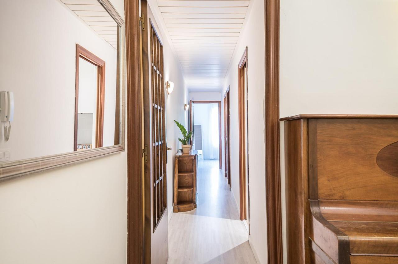 Spacious 3 Bed Apt In The Heart Of Sant Antoni Barcelona Exterior photo