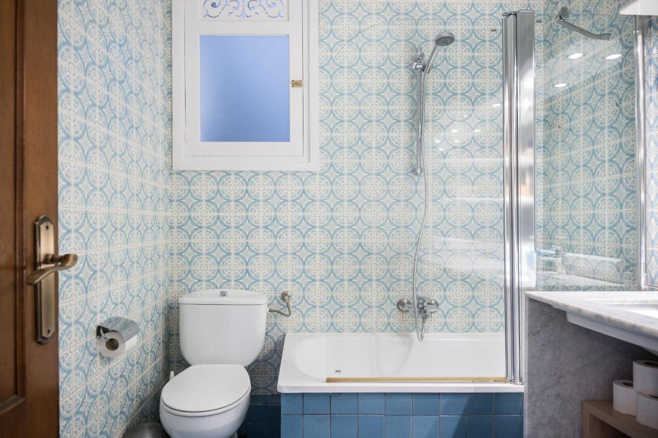 Spacious 3 Bed Apt In The Heart Of Sant Antoni Barcelona Exterior photo